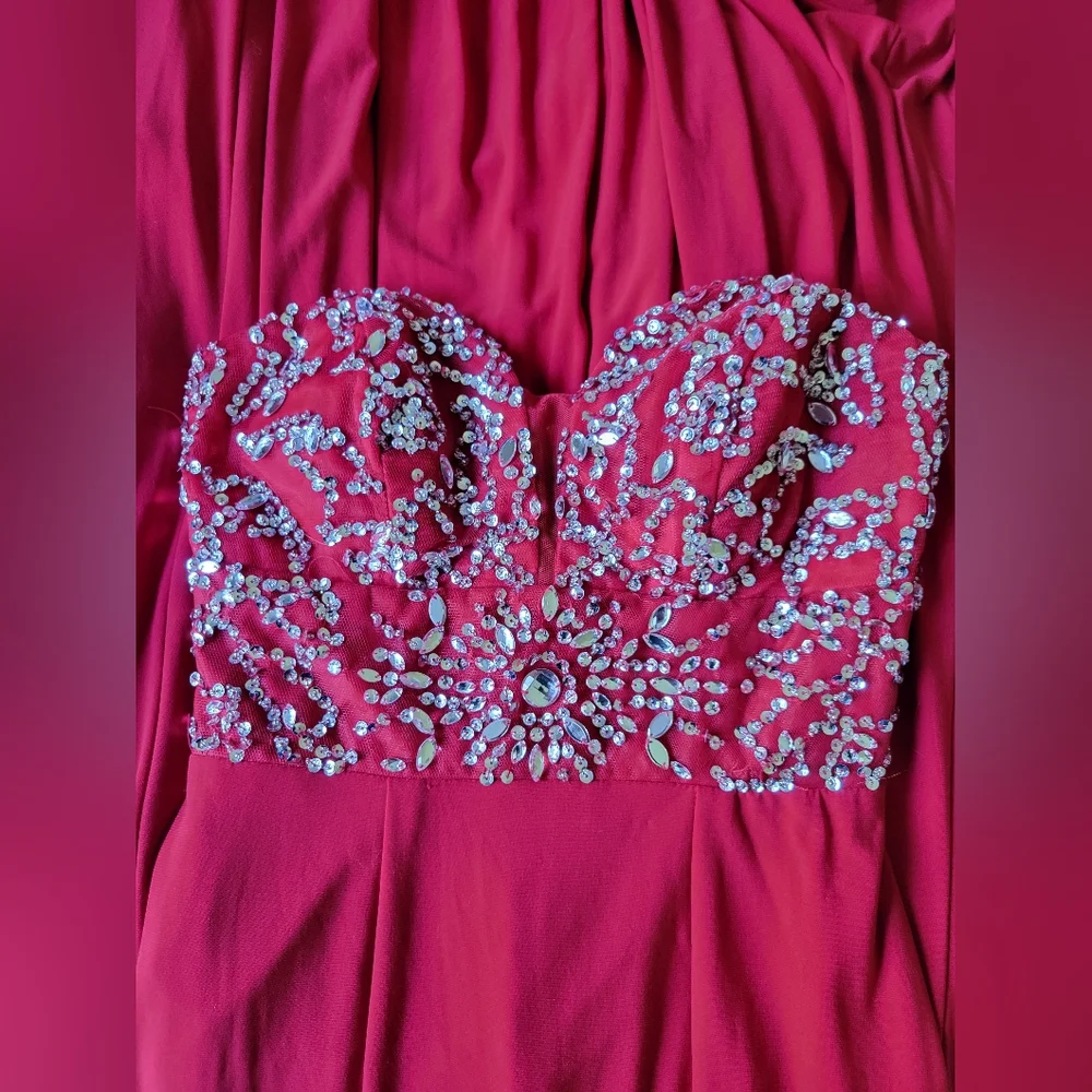 Windsor Sweetheart bejeweled gown - Picture 3 of 10